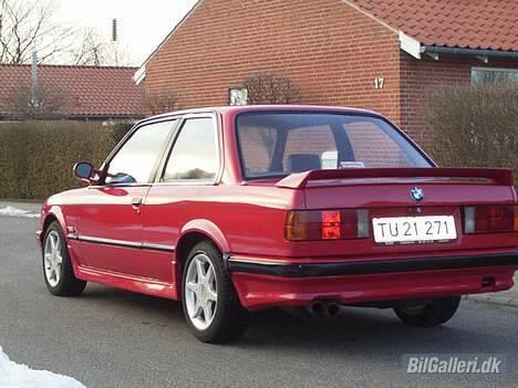 BMW E30 320i - Nypoleret  billede 1