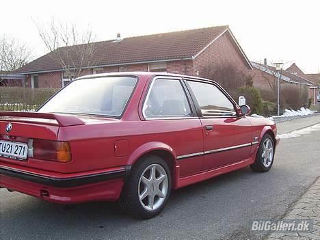 BMW E30 320i - Nypoleret  billede 3