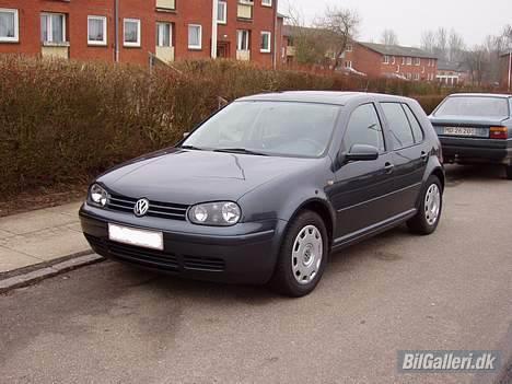 VW Golf 4(solgt) - Golfen som standard, bortset fra mørke forlygter. billede 10