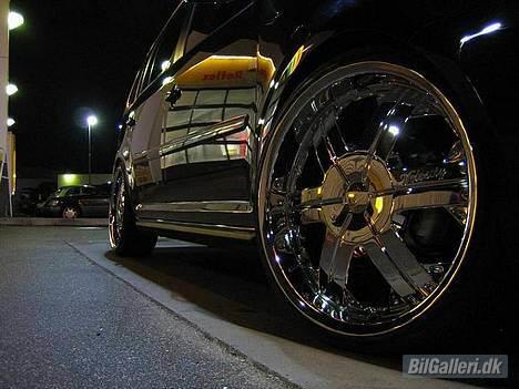 VW Touran 2.0 TDI DSG *SOLGT billede 1