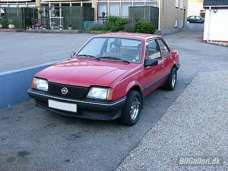 Opel Ascona C (SOLGT) - ja.. billede fra i sommers.. :D der er godt nok blevet ændret på bilen siden men oka.. billede 1