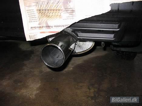 Nissan Sunny - Her kan man lige skæmte den gode GT-udstødning.. Dejlig musik! billede 4