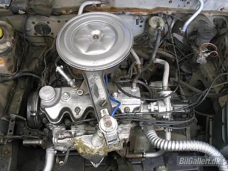 Nissan Sunny - Flot motor, hva´? Bare en rulle 240 korns sandpapir, og maling igen fra MoTip.. billede 5