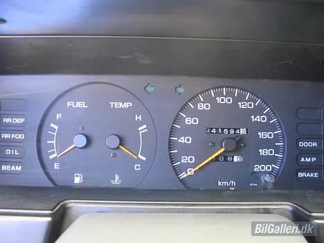 Nissan Sunny - En lille nitte: Intet tachometer! Men det virkede efter en kærlig hånd! billede 6