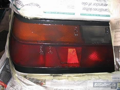 Nissan Sunny - Havde lige afskærmet helt perfekt til toningssprayet.. Sådan så de ud standard! billede 9