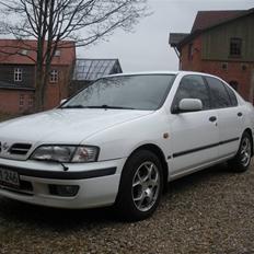 Nissan primera slx
