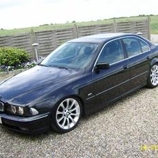 BMW E39 528i