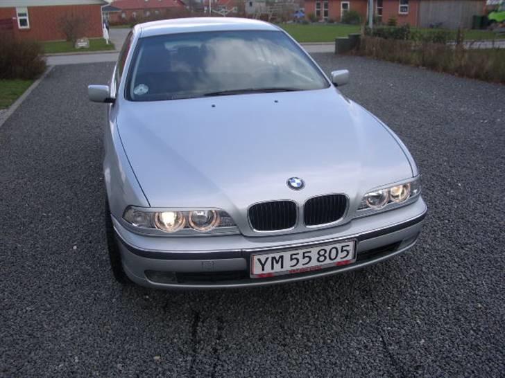 BMW 520 E39 SOLGT billede 1