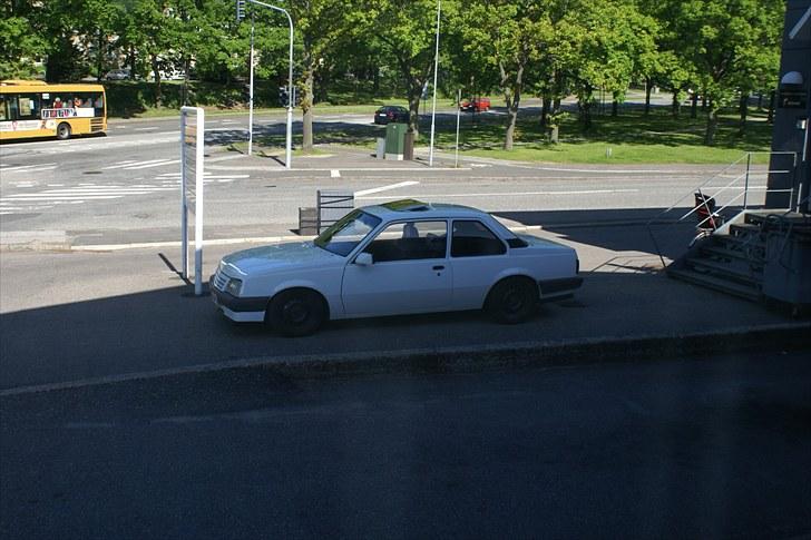 Opel Ascona C Hvid - Alt blir sejere med stålfælge ;) billede 10