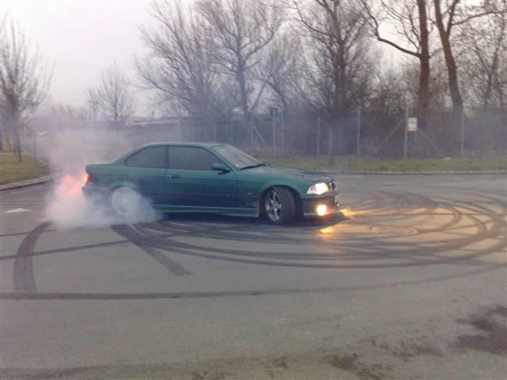 BMW 325i Coupe - Var lige ude og lege lidt forleden. billede 10