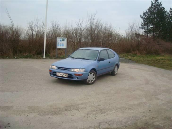 Toyota corolla e10 1,3i solgt - som den ser ud da jeg købte den idag ved stranden på fejø billede 1