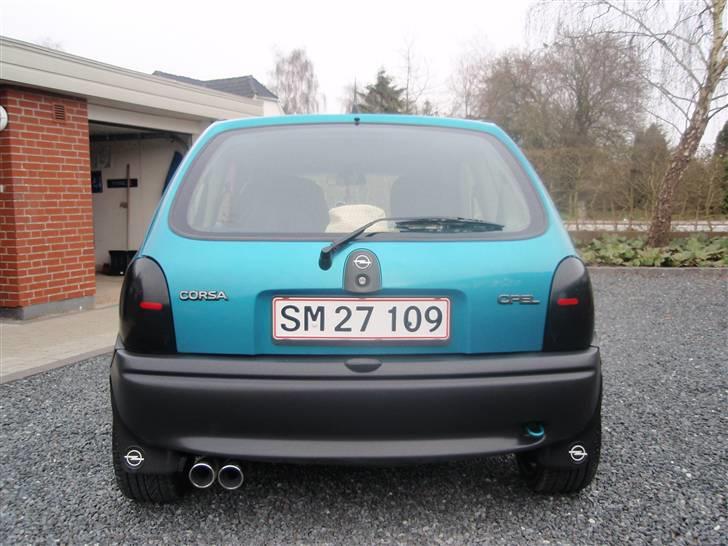 Opel Corsa SOLGT - Bemærk ingen rust om bagklappen. frække lygter billede 7