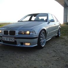 BMW 325i [Solgt]