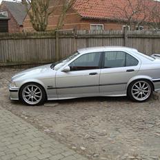 BMW 325i [Solgt]