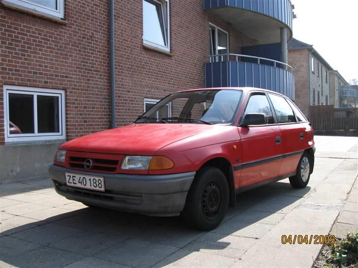 Opel Astra 1,6i  solgt - Før den blev poleret idag billede 3