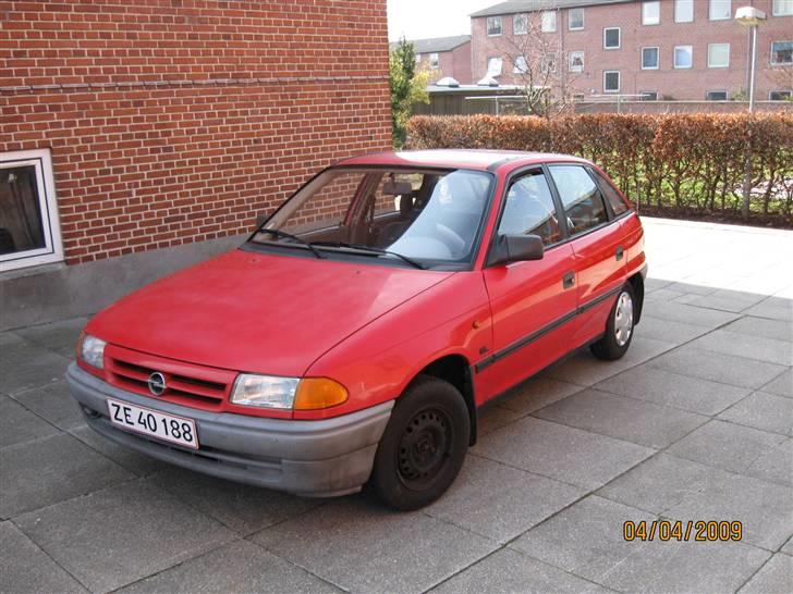 Opel Astra 1,6i  solgt - Før den blev poleret idag billede 5