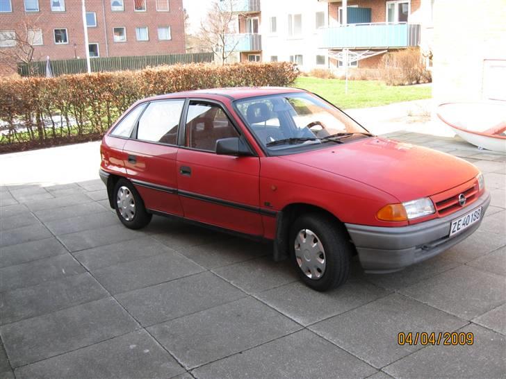 Opel Astra 1,6i  solgt - Før den blev poleret idag billede 6