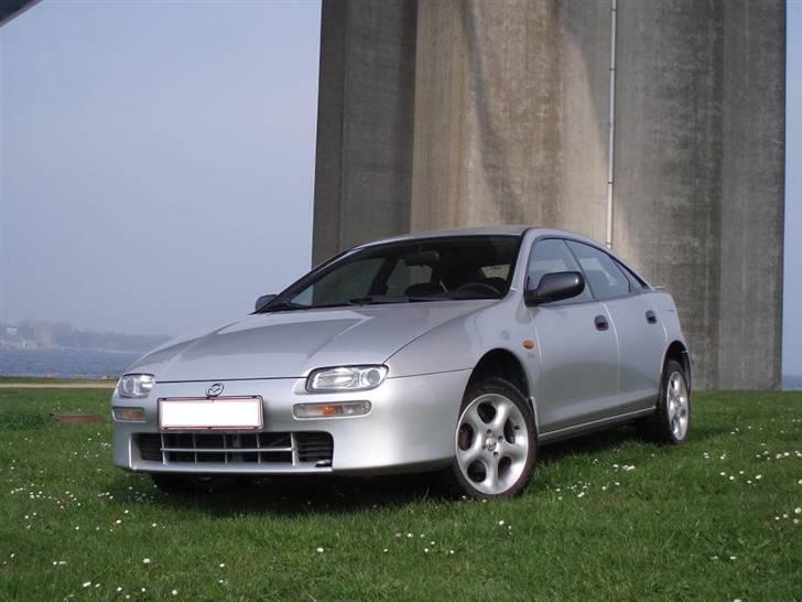 Mazda 323F 1,5 GLX billede 1