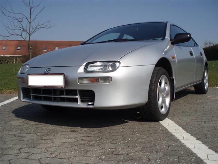 Mazda 323F 1,5 GLX billede 2