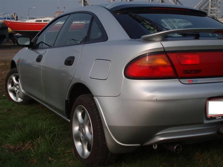 Mazda 323F 1,5 GLX billede 8