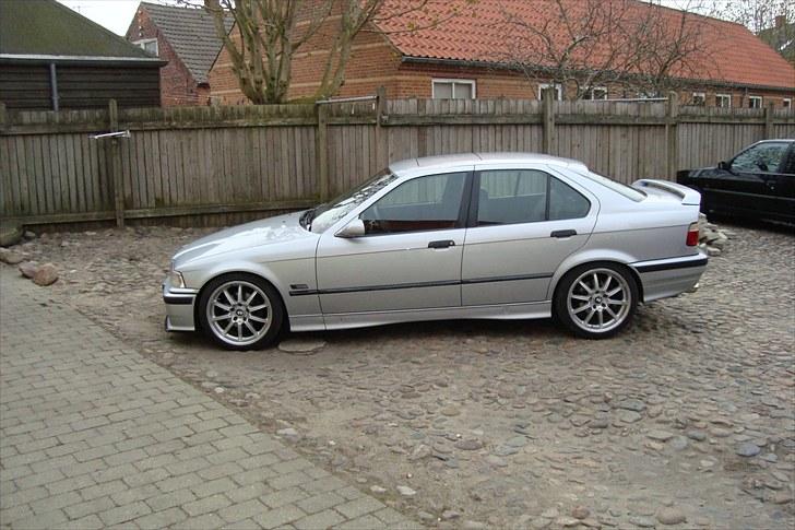 BMW 325i [Solgt] billede 3