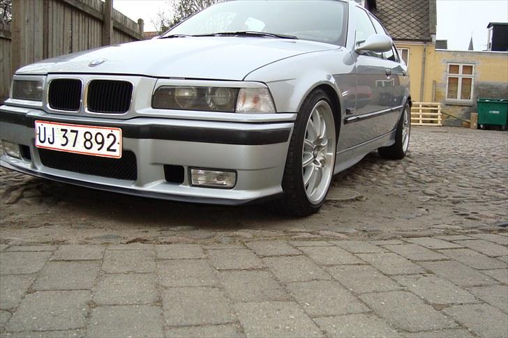 BMW 325i [Solgt] billede 4