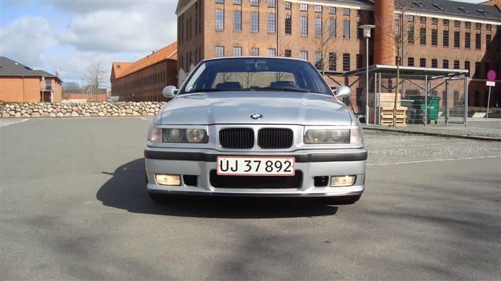 BMW 325i [Solgt] billede 8