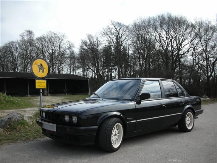 BMW 325i E30 billede 1