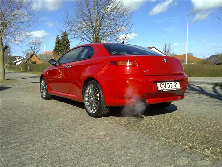 Alfa Romeo GT - dagen efter jeg hented bilen, med lige ny monteret novitec 18`` alu billede 3