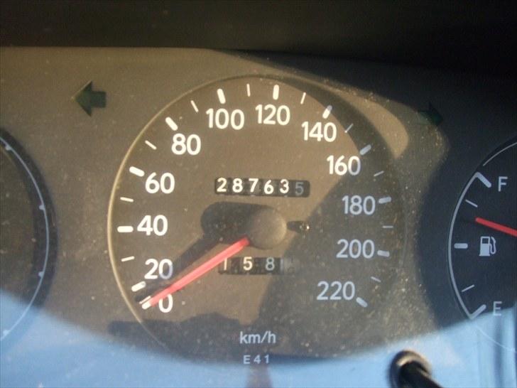 Toyota corolla  5 d.  SOLGT - køre stadig kanon uden de stor problemer billede 13