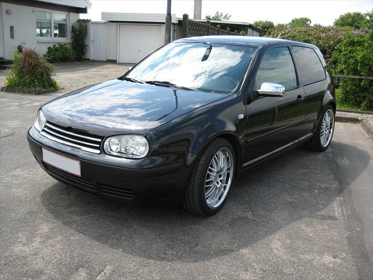 VW Golf 4 *SOLGT* - Har fået mørke ruder bagi og blevet sænket. billede 2