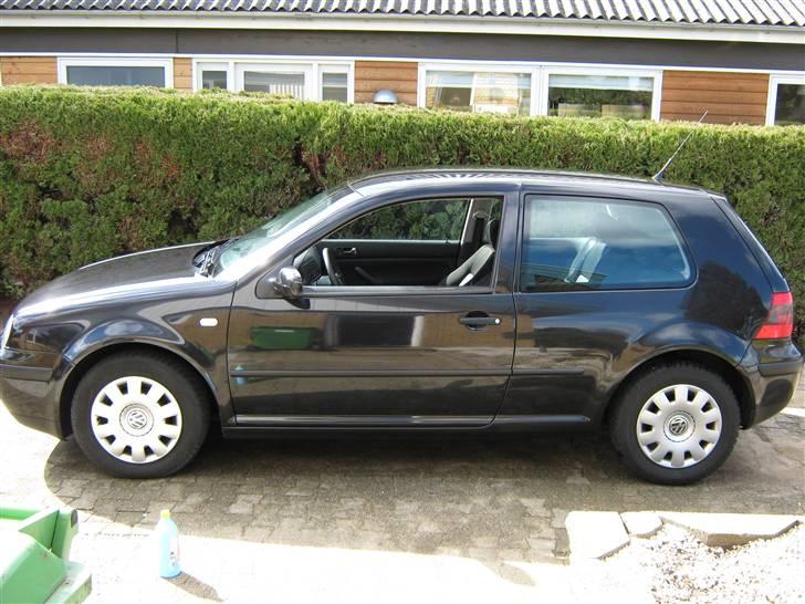 VW Golf 4 *SOLGT* - Som den så ud lige da jeg fik den. billede 5