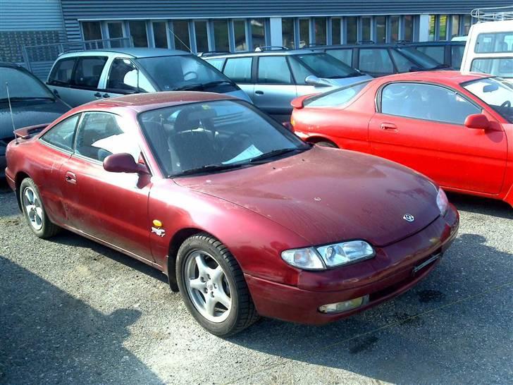 Mazda MX-6 (Projekt) (Solgt) - Et BIllede af bilen i Helfigur inden den bliver læsset i Schwitz billede 1