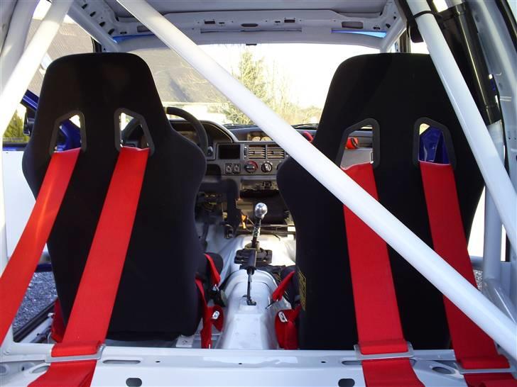 Ford Escort RS Cosworth SOLGT - Styrtbøjle set bagfra. billede 18