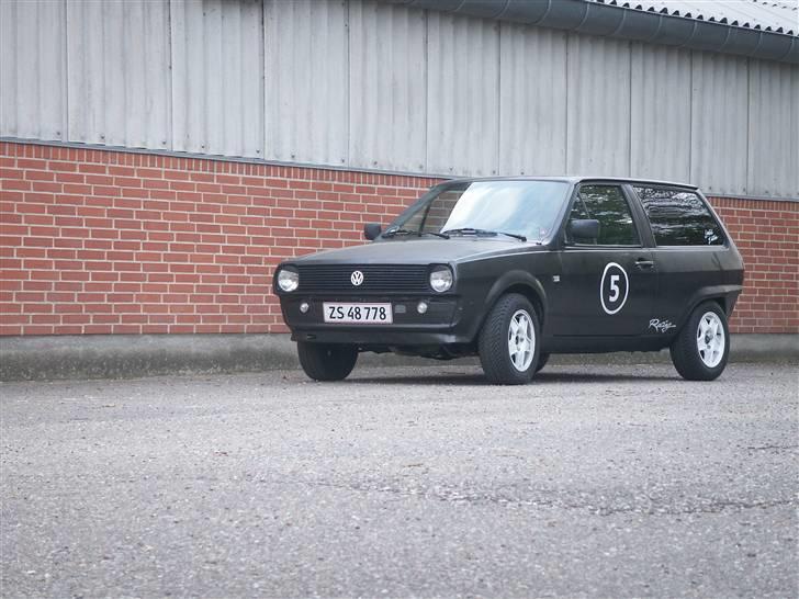 VW Polo Fox [ SKROTTET ] - Nu mangler jeg bare de 2 fartstriber... billede 4