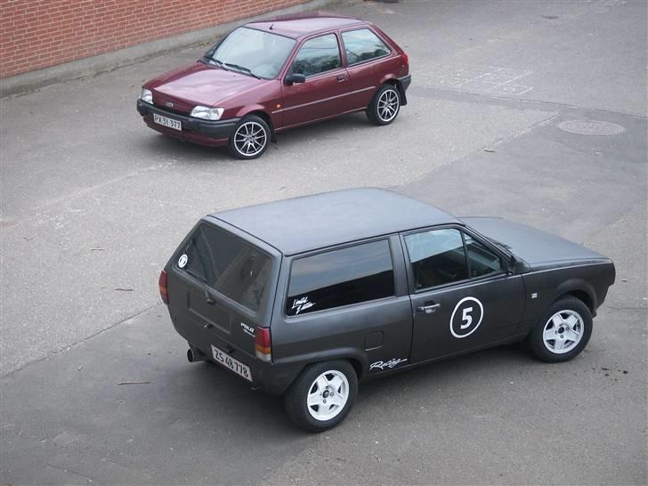 VW Polo Fox [ SKROTTET ] - Med min lillebror´s fiesta i baggrunden :) billede 6