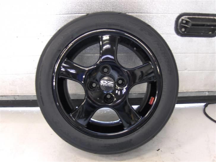 Peugeot 306 [ SOLGT ] - nye lækre dæk monteret på lylakerede blanksorte fælge. billede 9