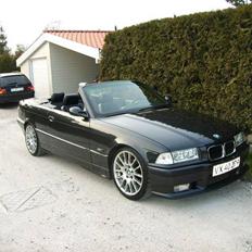 BMW 325i Cabriolet *Solgt*