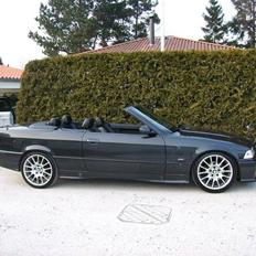 BMW 325i Cabriolet *Solgt*