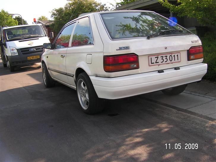 Mazda 323 LX SOLGT - og ny bagkofanger  nylakeret billede 13
