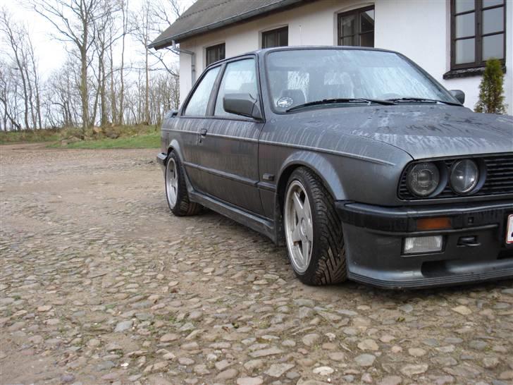 BMW 325 i / E36 Motor SOLGT billede 2