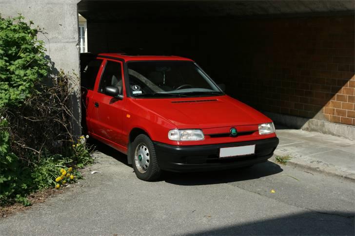 Skoda Felicia 1.3 LXi [SOLGT] - Jeg er selv ret tilfreds med dette billede. Legede lidt med den gamles EOS 40D. billede 1