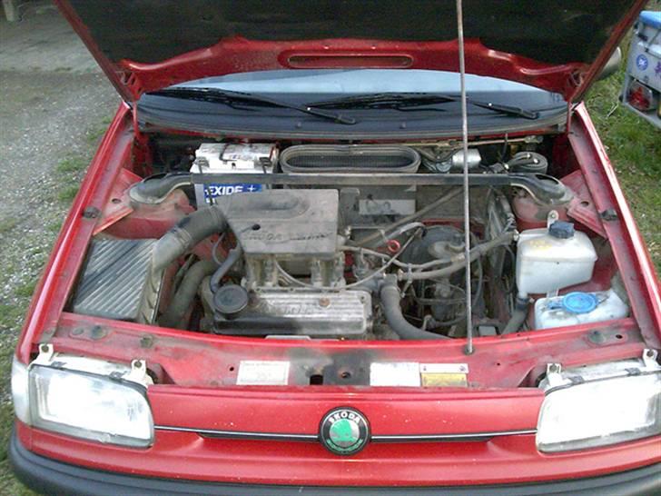 Skoda Felicia 1.3 LXi [SOLGT] - Næste projekt - rengøring af motorrummet billede 6