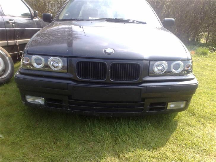 BMW E36 325i Solgt - Så har jeg fået de nye forlygter hjem, beklager det dårlige billede... Xenon i fjernlys kommer senere... billede 7