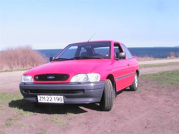 Ford Escort ** SOLGT ** billede 2