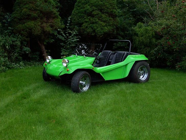 VW Beach Buggy - Lige poleret, der sad et kæmpe klistermærke på fronten. billede 1