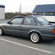 BMW e30 325