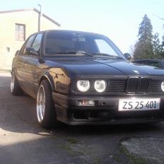 BMW e30 323i
