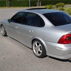 Opel Vectra (totalskadet)