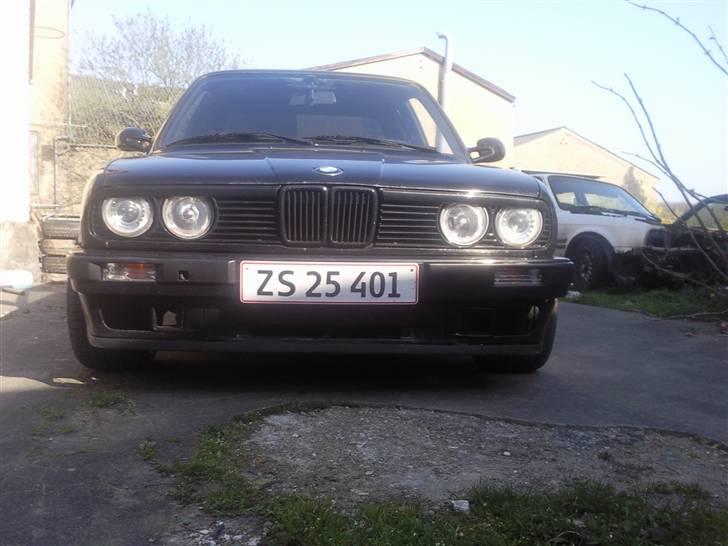 BMW e30 323i billede 2